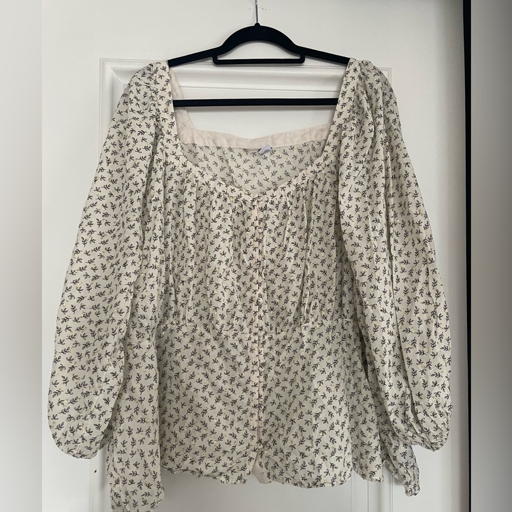 Cropped, sweetheart neck top